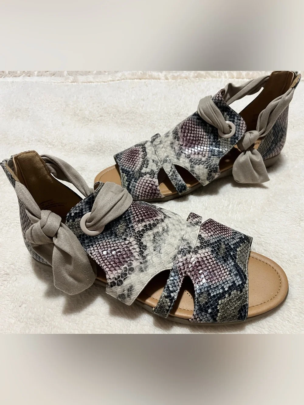 COMFORTVIEW ANNIKA SHOOTIE. Women's Snakeskin Sandals Suede-like Tie Detail